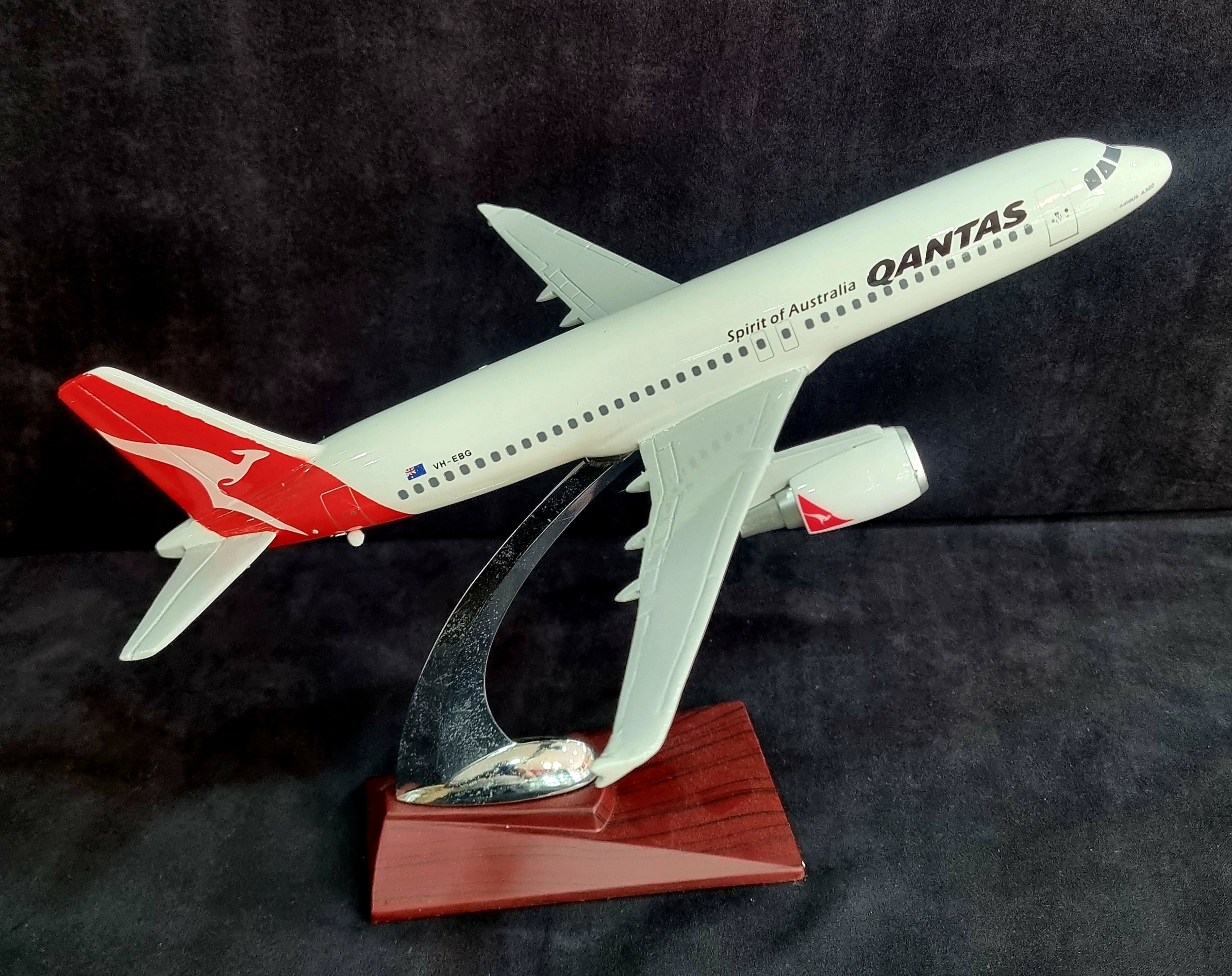 Model Plane QANTAS Air Bus A320 25cm Long CUBAN CIGAR WORLD Model Plane QANTAS Air Bus A320 25cm Long CUBAN CIGAR WORLD